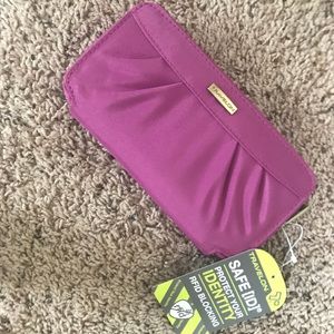 Travelon anti theft wallet